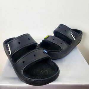 Classic Cozzzy CROCS Sandal features a soft, fuzzy liner 13US M